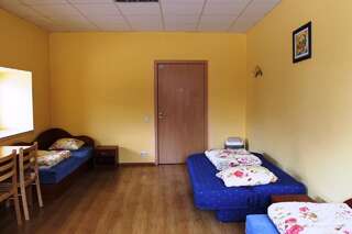 Хостелы Fortuna Hostel Вильнюс Кровать в общем номере для женщин с 4 кроватями-2